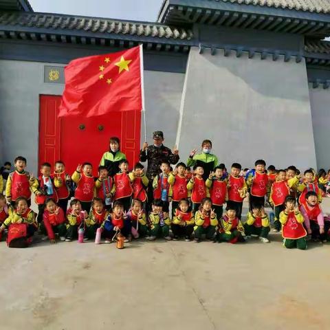 小石龙幼儿园徒步拉练活动