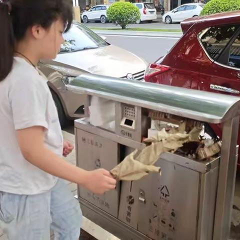 大家好，我是池阳小学四年级三班吕瑞华，我正在参加池阳小学“喜迎二十大 争做好少年”主题微实践“微责任”活动。