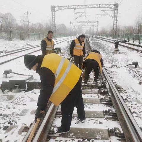 春日线路除雪忙