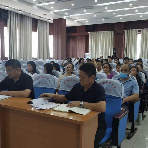 精教精研出精品——平阴四中举办111名师成果推介会暨学科教学论坛