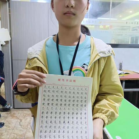 书法班星期六下午 我们的队伍越来越庞大了，一起加油！