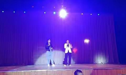 五师八十一团“喜迎二十大·一起向未来”“隆泉杯”青年歌手大赛预赛现场