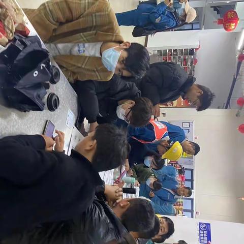 爱护人民币，从你我做起-霞浦长溪支行青年先锋队开展宣传