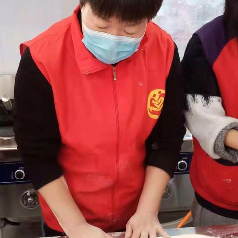 “情暖夕阳”章丘区壹加壹爱心公益协会携手大学生志愿者一同走进幸福大院！