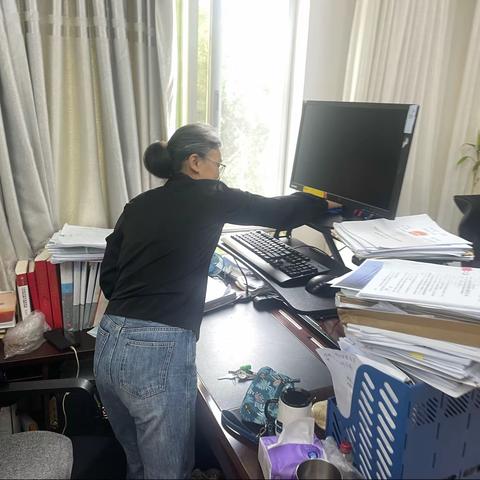 五一新气象  劳动最光荣——————审监庭开展“中国梦，劳动美”主题党日活动