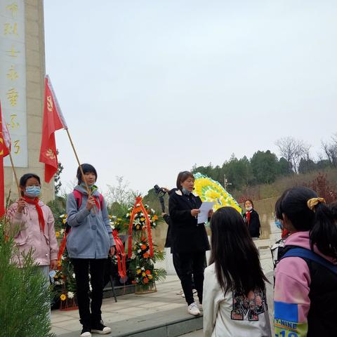 祭奠先烈  传承遗志  发扬精神