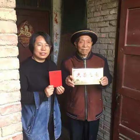 【莲湖 青年路】西药王洞社区党支部给退役军人悬挂光荣牌