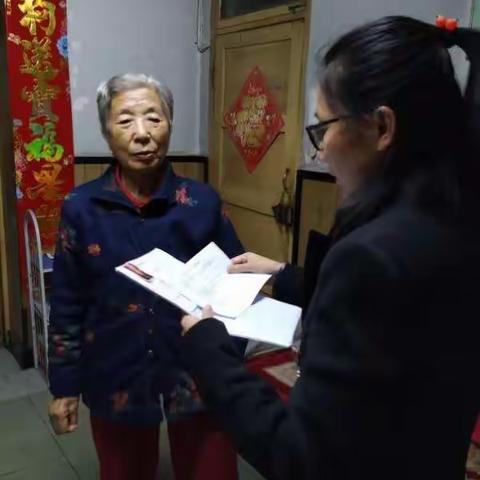 【莲湖青年路】群众“零跑腿”，社区人员上门服务解民忧
