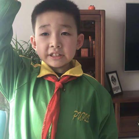 抗击疫情，从我系上红领巾那刻起！---晋华小学二年级五   孔晨旭