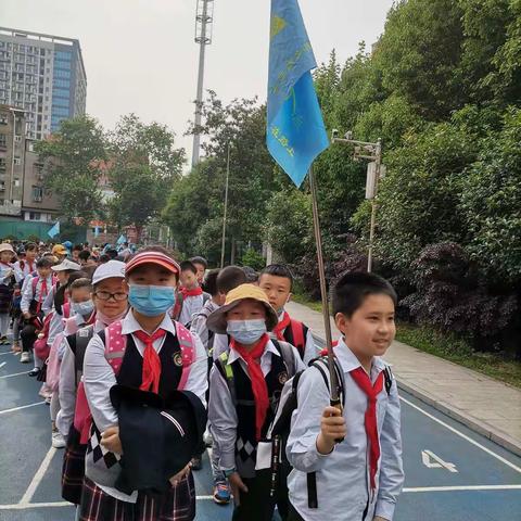 武珞路小学石牌岭分校三（4）班“感知劳动乐趣，拓印红色经典”研学活动