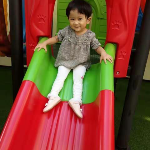 常青藤幼儿园托班刘歆妤小朋友成长印记