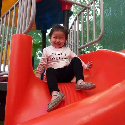 常青藤幼儿园托班李佳璐小朋友成长印记