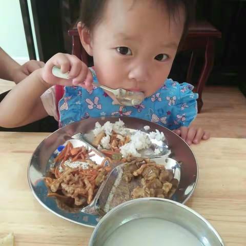 常青藤幼儿园托班王晗怿小朋友成长印记