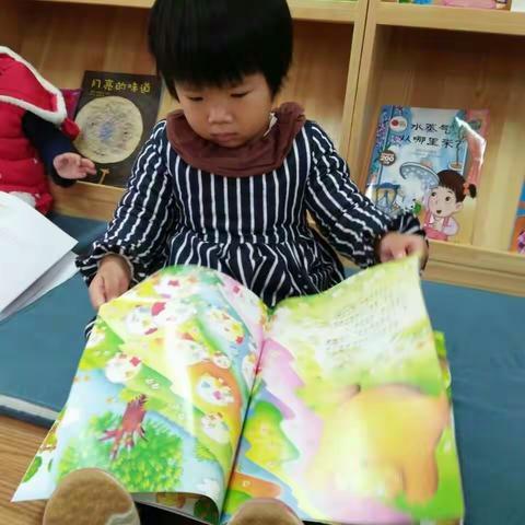 常青藤幼儿园托班赵杨泽雅小朋友成长印记