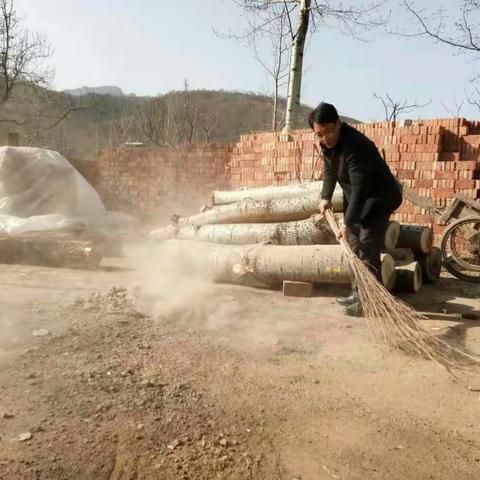 脱贫攻坚任重道远，小康路上你我同行。长杨中学校长蒲进帮扶工作剪辑。