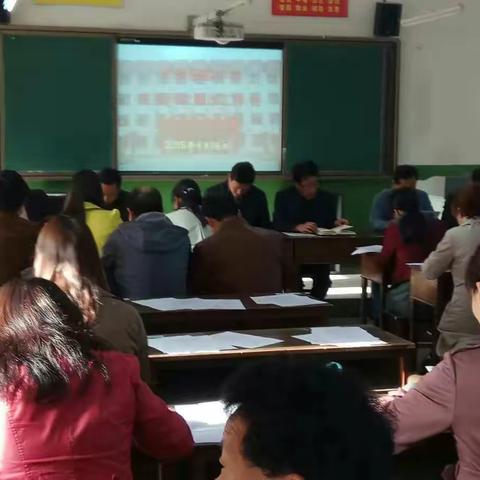 严守职业道德底线，强化师德师风建设。 长杨中学召开电视问政整改工作会。