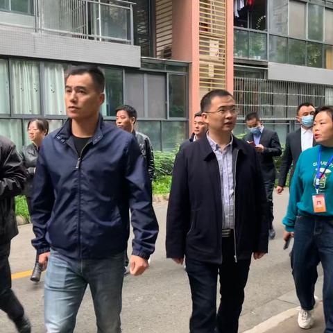 西华街道跃进社区参观学习党群服务站建设