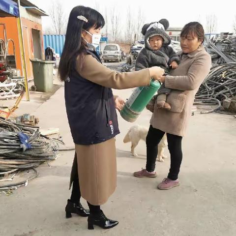 守护“两会”安全线——网格员在行动！