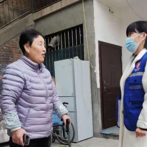 蓝马甲冬日里的一束光