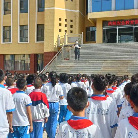 内蒙古师范大学附属第三中学开展法制安全教育讲座