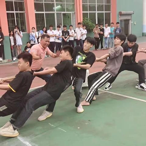 海南职业外语旅游学校凝心聚力，绽放精彩---校内拔河比赛