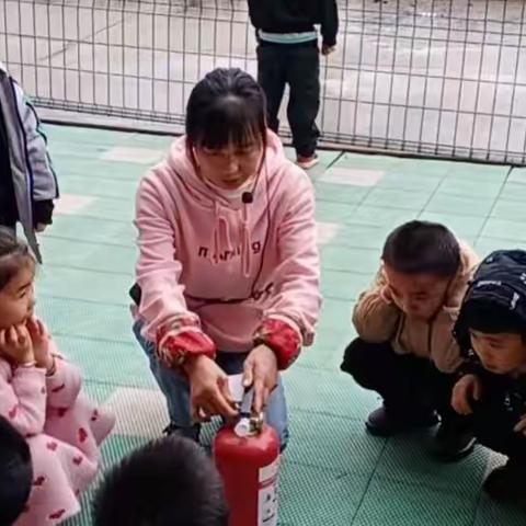 哈哈幼儿园消防演练