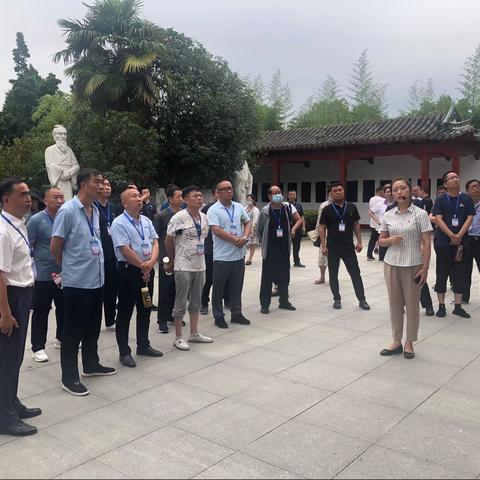 乔楼镇第二期党史学习教育培训走进南阳医圣祠、艾草生产基地