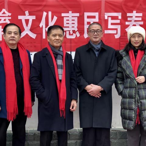 赣州经开区美术家协会走进杨梅村写春联送祝福活动
