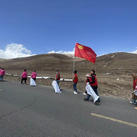 我县落实周五清扫制度助推“全域无垃圾”行动