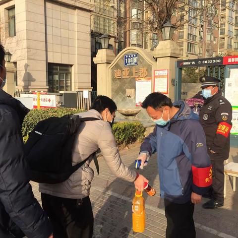 抗疫逆行人，向你们致敬！