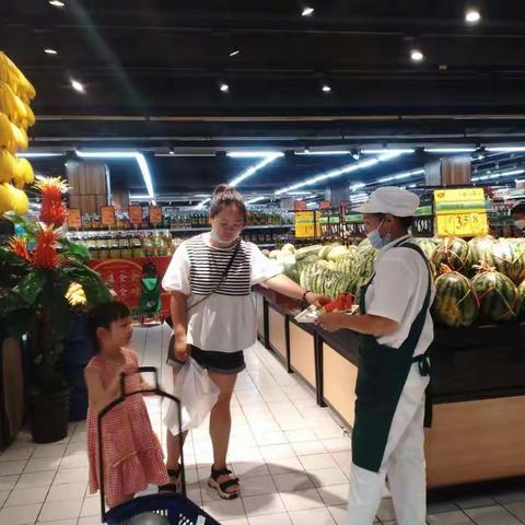 记录中百仓储建始店夜市生活精彩的一幕