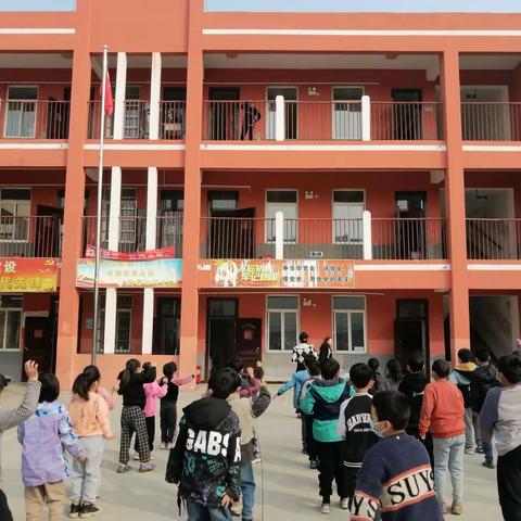 姜庄小学欢快的大课间