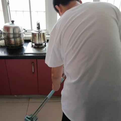 何泰言的暑假劳动周开始了