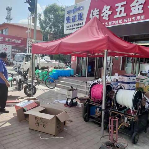旗城管局协助牛家营子镇政府全力推进卫生环境整治 助力全国第二届中（药）蒙药材产业发展大会胜利召开