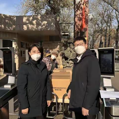 【新街口支行营业室党支部】党员想在前做在先 热情服务得客户认可