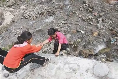 跋山涉水上学路