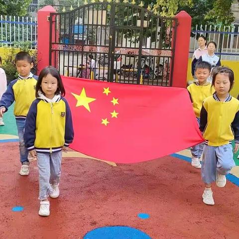 “同升国旗  童颂祖国”三强幼儿园升旗仪式