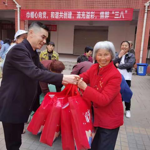 “我为群众办实事”：新屋村成功开展“巾帼心向党，和谐共创建，流光溢彩，情醉三八”暖心送礼主题活动