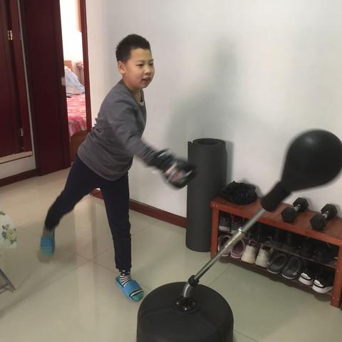 防疫训练，强身健体，从我做起。