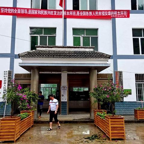 美化办公环境，提升服务质量！