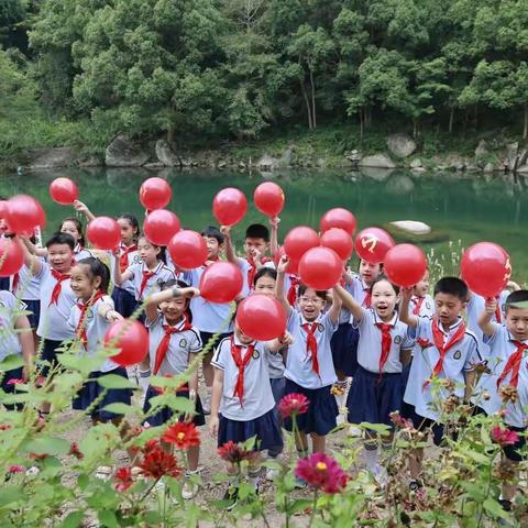 嵊州市城北小学三(8)班团建日