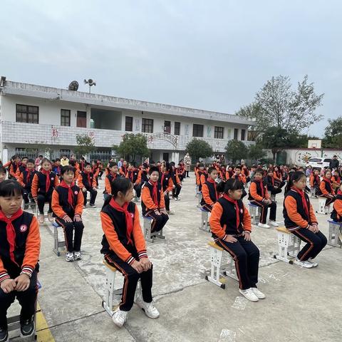 “爱心捐赠，情暖人间”——金刚台镇第二小学开展爱心捐赠仪式