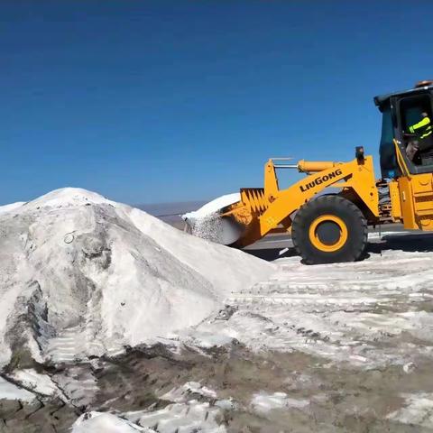 喜迎党的二十大 扎实做好冬季防雪保交通工作