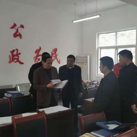 叶坪干部踏雪迎风勇向前