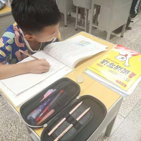 五塔寺东街小学一年级三班左祐暑假作业