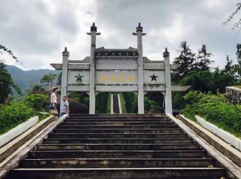 “温誓言、守初心、担使命”