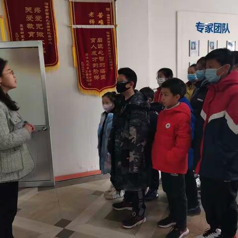 元宵佳节献爱心 百灵展翅齐飞翔