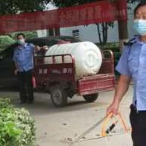 处处留下我们物业人的身影，为了广大业主享受物业服务带来的快乐，我们一直在一起努力。