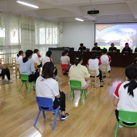 西董街道中心幼儿园——《内塑品格 外塑体魄》