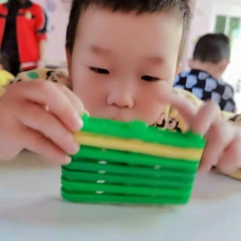 金色贝贝幼儿园——小三班